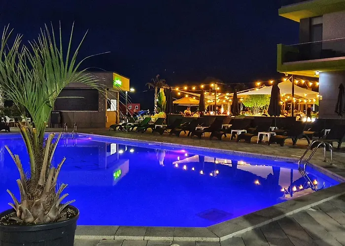 Purple Onyx - Pool & Apartmán *