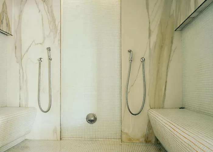 Purple Onyx - Pool & Apartmán Năvodari