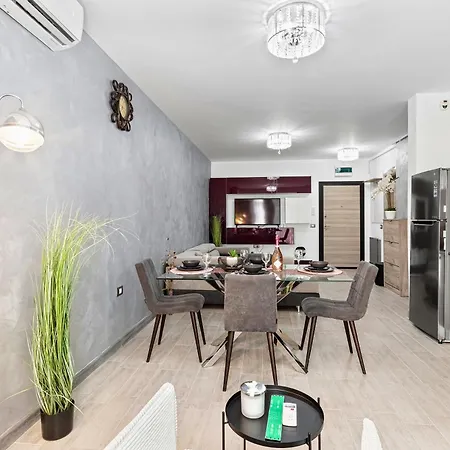 Purple Onyx - Pool & Apartment