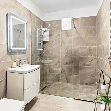 Purple Onyx - Pool & Apartment Navodari