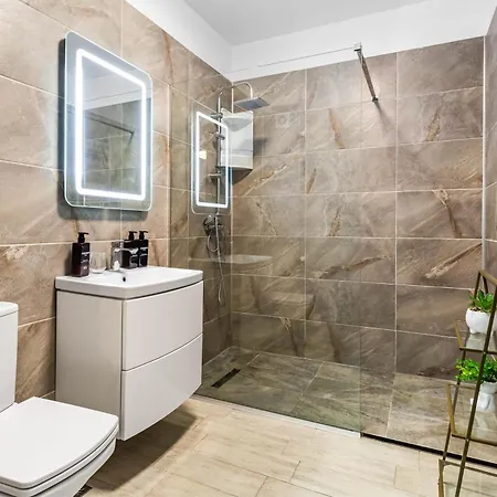 Daire Purple Onyx - Pool &