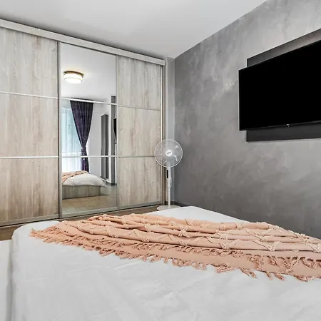 Purple Onyx - Pool & Apartment Navodari