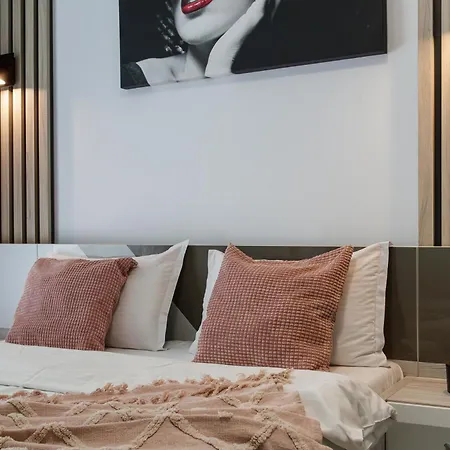 Purple Onyx - Pool & * Navodari