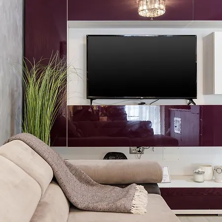 Purple Onyx - Pool & Apartment Navodari