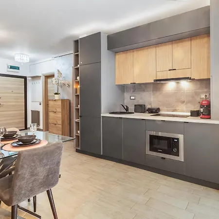 Daire Purple Onyx - Pool &