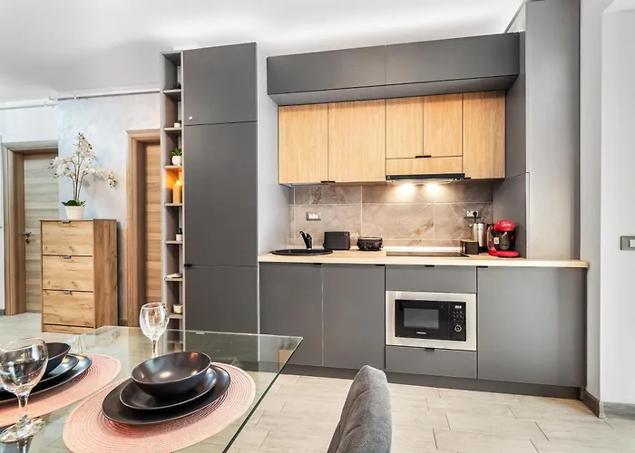 Purple Onyx - Pool & Διαμέρισμα Năvodari