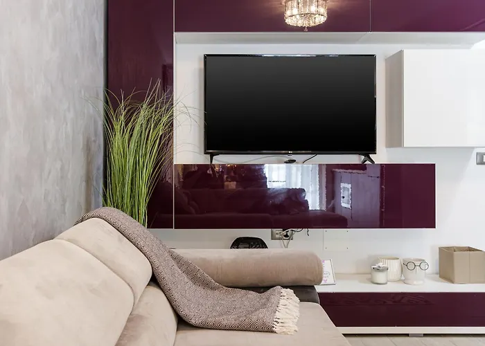 Purple Onyx - Pool & Διαμέρισμα Năvodari