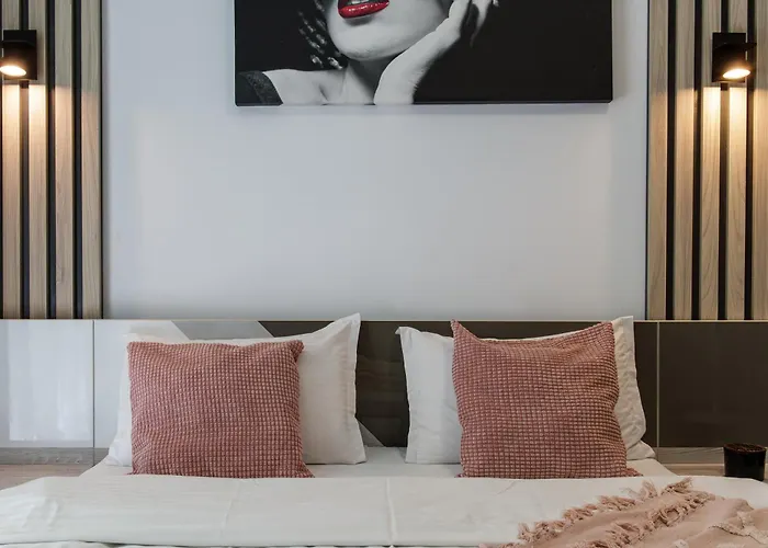 Purple Onyx - Pool & Διαμέρισμα